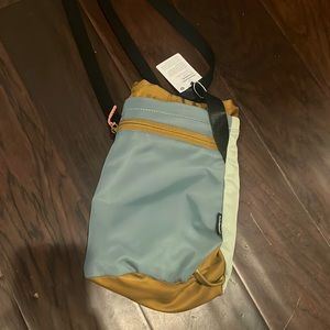 Lululemon water bottle crossbody bag gently used. Tag no longer attached.